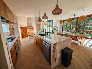 Brand new luxury 2BR villa with jungle view - Tumbak Bayuh - 3