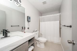 Arkstone Retreat 1 - Chic Downtown Escape - Williamstown - 8