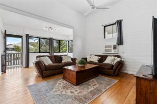 3-Bedroom Home Walk to Shops, Pubs and Restaurants! - - 0