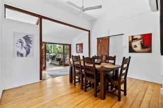 3-Bedroom Home Walk to Shops, Pubs and Restaurants! - - 9