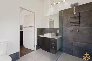 3-Bedroom Home Walk to Shops, Pubs and Restaurants! - - 8