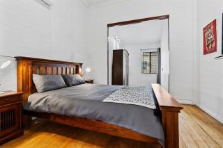 3-Bedroom Home Walk to Shops, Pubs and Restaurants! - - 7