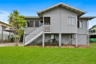 3-Bedroom Home Walk to Shops, Pubs and Restaurants! - - 5