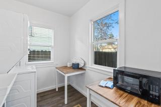 The Blue Oasis By The River - West Sacramento - 7
