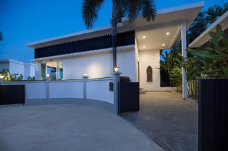 Relaxing Holidays - 2BR Private Pool Villa Greens 8, Rawai - 1