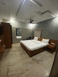 Hotel Airport Suites - Lucknow - 9