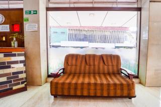 Super Townhouse City Center Ernakulam - Ernakulam - 1