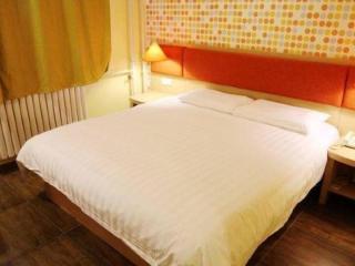 Home Inn-Qingdao Chongqing Zhong Road Licang Walking Street - 1