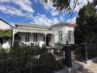 A Majestic Victorian Private Rear Access Quarters - Melbourne - 9
