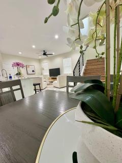 Spacious Modern 5-Bedroom House, Close to Downtown Tampa - Tampa - 4