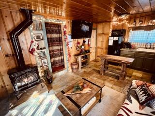 Buck Bear Cozy Cabin - A Perfect Couple's Retreat - 5