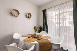 West End City 2BR Stay near UniSA - 5