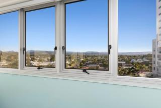Ambassador Beachfront Apartments - Hosted by Burleigh Letting - 3