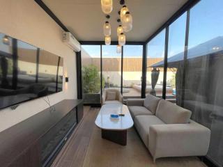 Silkhaus Luxe with Outdoor Jacuzzi & Private Theater - Riad - 2