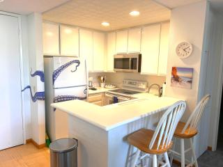 Oceanview Retreat - Steps to the Beach and 2 Pools - Oceanside - 3