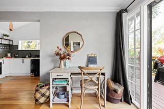 Romantic Retreat with Spa and Private Gardens - 4