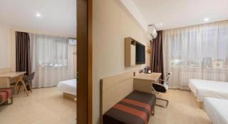 7 Days Premium· Zhoushuizi Airport Wal-Mart - Dalian - 1