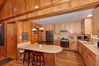The Lazy Bear Cabin - For 6 - Crestline - 1