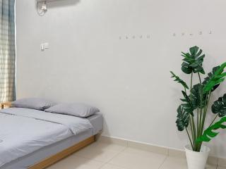 32 - Arty & Peaceful de suite at Mount Austin, JB - Johor Bahru - 1