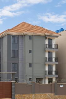 Luxury 2BR Apartment with AC, Wi Fi, Backup Power Ideal for Families , Bukoto - Kampala - 8