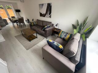 3 Bedroom New House Sleeps 5 with FREE Parking & WiFi-A - Longport - 9
