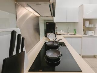 Afiniti 2BR - Sleep Sandwich | 3 Min -> Legoland - - 1