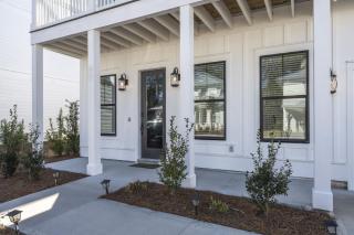 Beach to Bay 3BR Retreat - Cowboy Pool & Golf Cart - 6