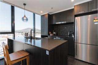 Lovely Sunny 2-bedroom Apartment with Pool and Gym - Phillip - 6