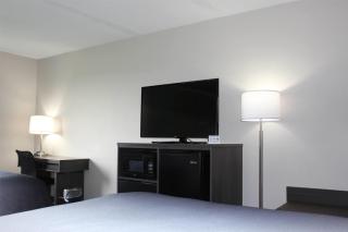 Super 8 by Wyndham Gardner - 7