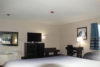 Super 8 by Wyndham Gardner - 4