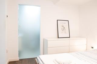 Fantabulous Downtown Abode w King Bed, 65" TV, Washer and Tumble Dryer - Zagreb - 2