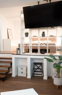 Fantabulous Downtown Abode w King Bed, 65" TV, Washer and Tumble Dryer - Zagreb - 4