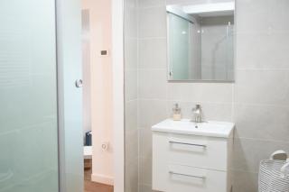 Fantabulous Downtown Abode w King Bed, 65" TV, Washer and Tumble Dryer - Zagreb - 6