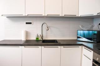 Fantabulous Downtown Abode w King Bed, 65" TV, Washer and Tumble Dryer - Zagreb - 5
