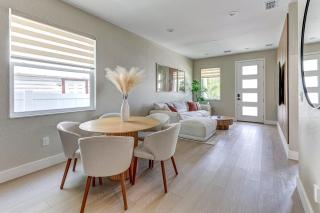 Chic & Spacious 4 Bedroom 3 Full Bathrooms Retreat in West Tampa and Pvt Backyard - Tampa - 5