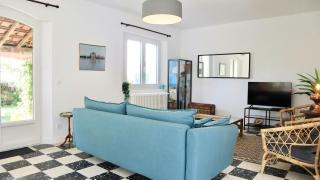 Spacious Villa With Pool In La Crau - La Crau - 2