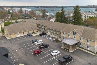 Comfort Inn & Suites Thousand Islands Harbour District - 0
