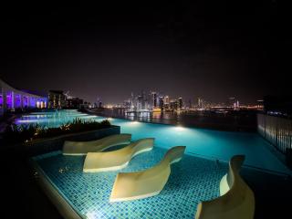Palm Jumeirah Beachfront apartment with rooftop Infinity pool and Atlantis view - 3