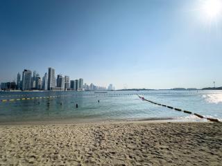 Palm Jumeirah Beachfront 1 Bedroom Apartment with Rooftop Infinity Pool and Atlantis Views - 2