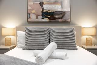 Elegant 3-Bedroom Retreat in Prime Glen Waverley - Glen Waverley - 2