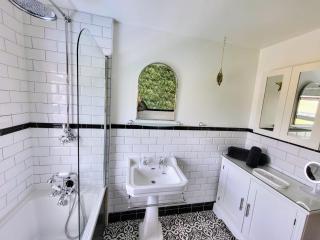 Serene Home with Spacious Garden - Worcester - 1