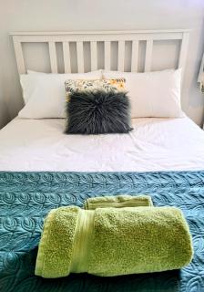 Serene Home with Spacious Garden - Worcester - 5