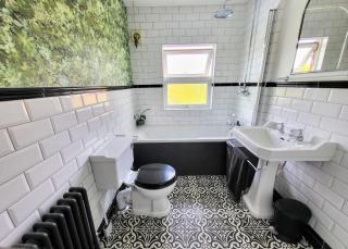Serene Home with Spacious Garden - Worcester - 9