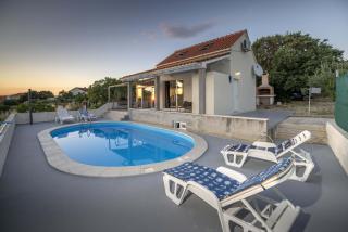 Villa Baras garden - house with pool - Mirce - 0
