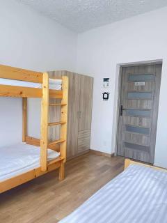 Hostel pracowniczy s8 - - 8