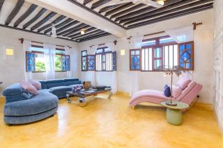 Jannah Pate 2 Bedroom Suite with AC and Rooftop - 3
