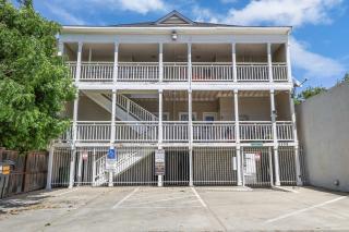 Barbiecore Dream Pad in Sacramento - Sacramento - 5