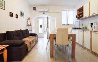 1 Bedroom Awesome Apartment In Opatija - Opatija - 8