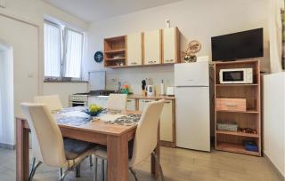 1 Bedroom Awesome Apartment In Opatija - Opatija - 3