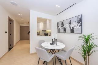 VayK - Sleek 1BR City Retreat - 9